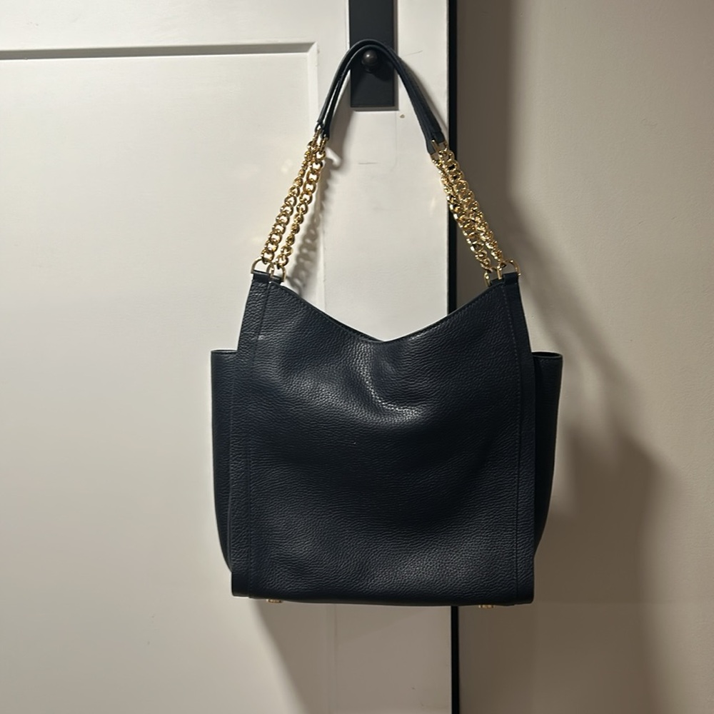 MICHAEL KORS NAVY SHOULDER BAG, CHAIN STRAPS. Excellent condition no wear - Picture 3 of 11